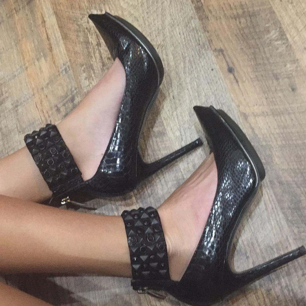 Black women’s Sam Edelman heels